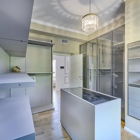 Velia Villa *